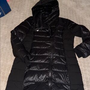 Asymmetrical puffer jacket nwot sz medium hip length hood